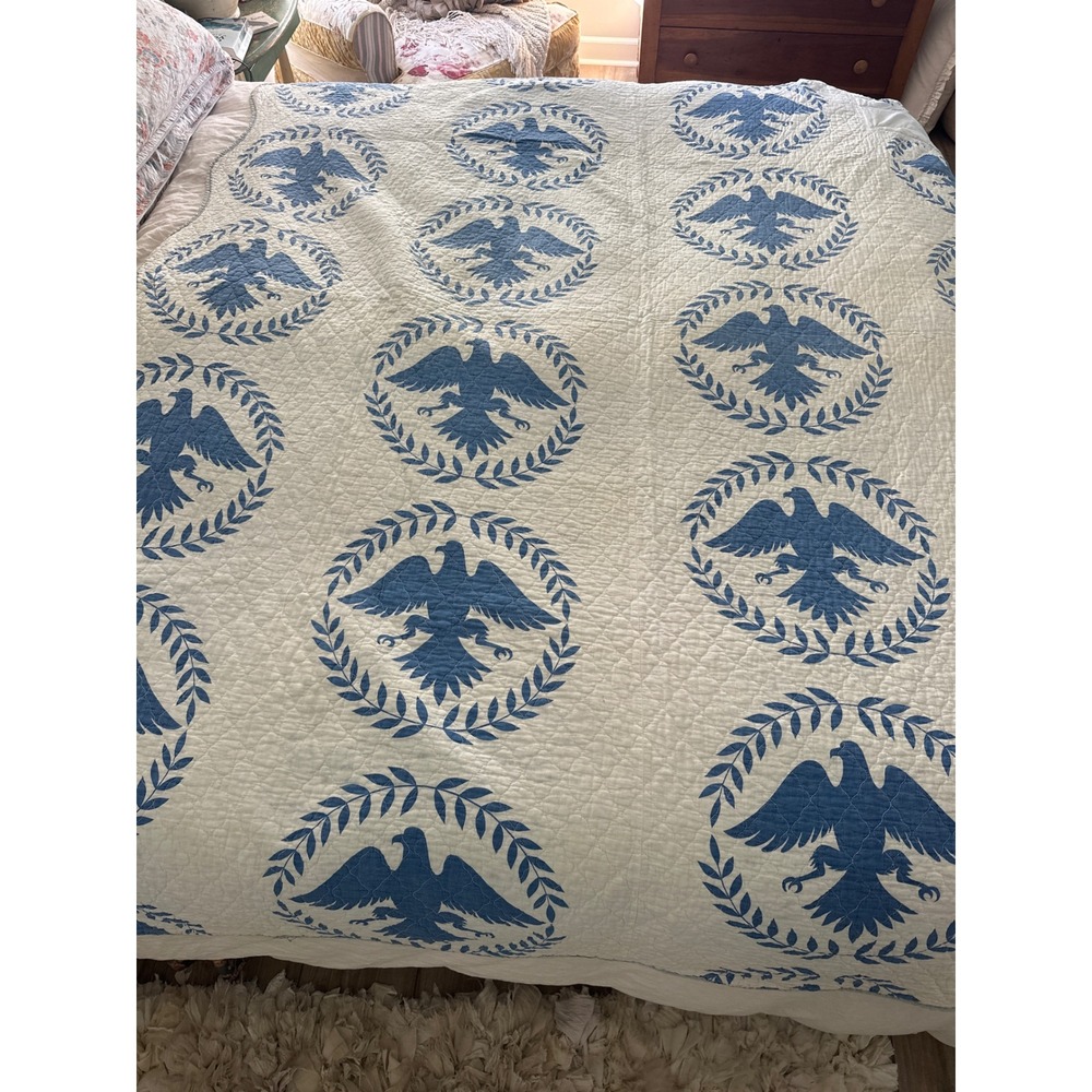 Vintage American Eagle Laurel Wreath Quilt Blue White Scalloped Edge Bedspread